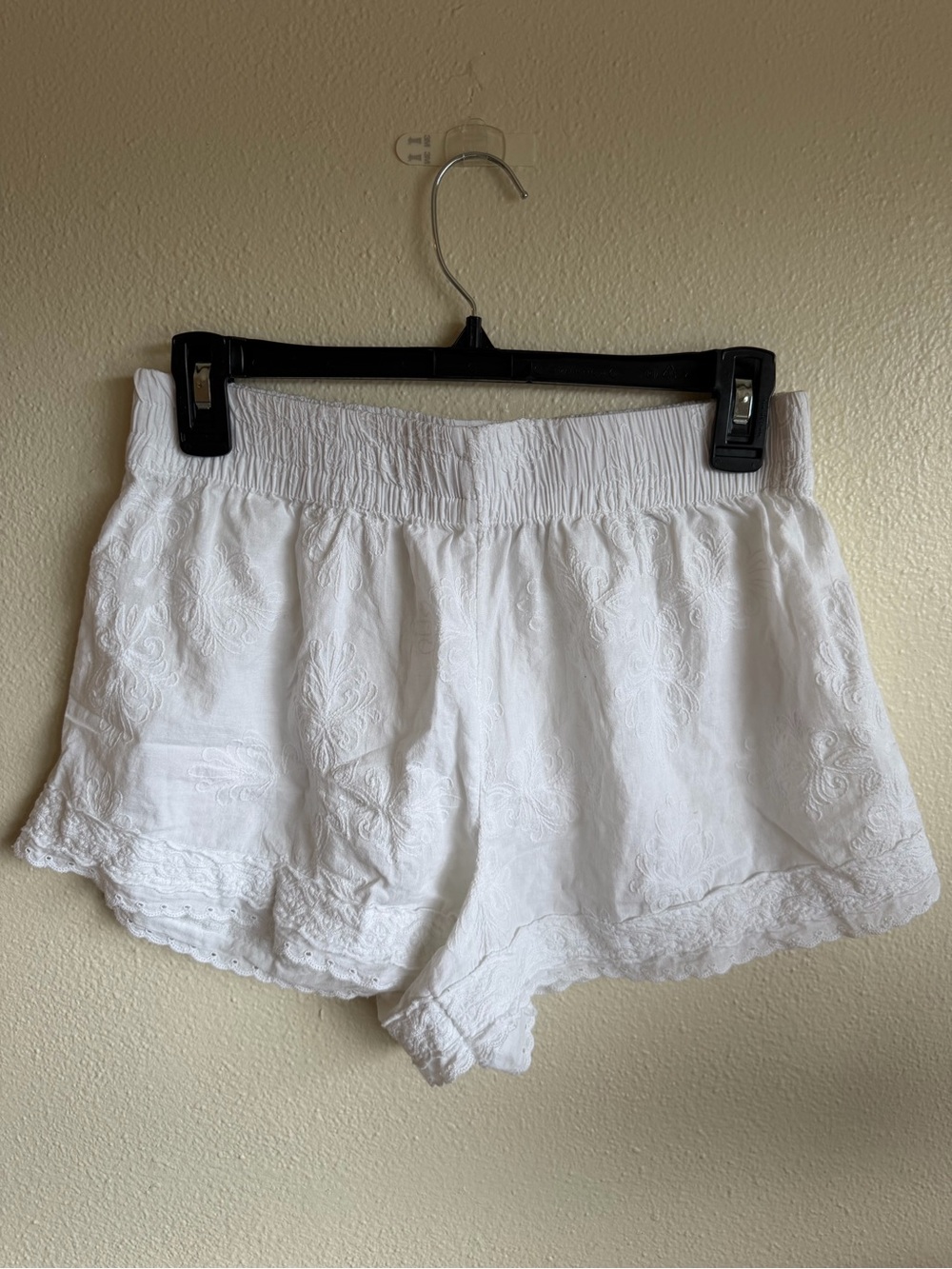 Shabby Chic White Embroidered High-Waist Shorts